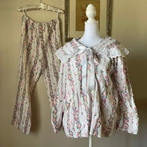 VINTAGE Women's Lanz of Salzburg
Flannel FLORAL Pajamas Cotton set